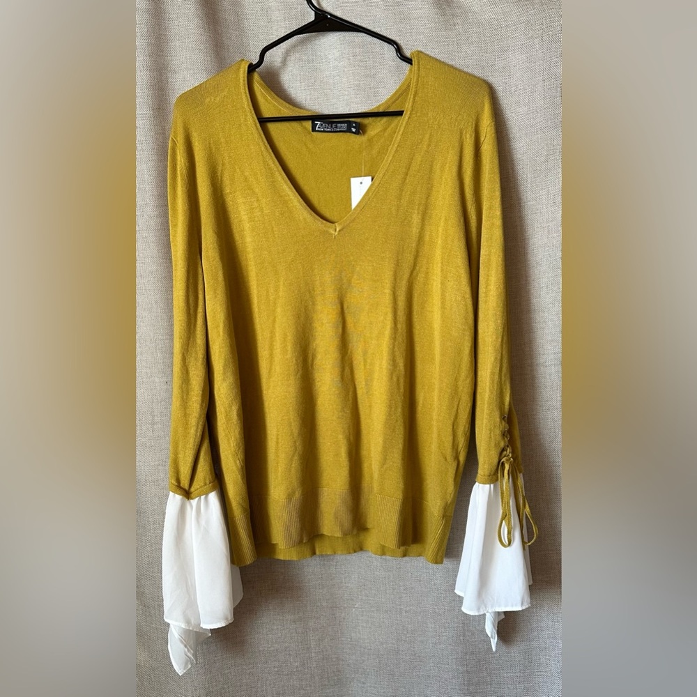 New York & Company•bell/kerchief long sleeve v-neck•XL•mustard/Gold•Rayon blend